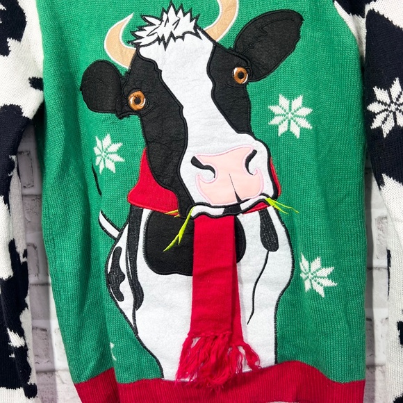🎄|•JOLLY SWEATERS•| Cow Christmas Holiday Sweater Size Medium - Picture 4 of 5
